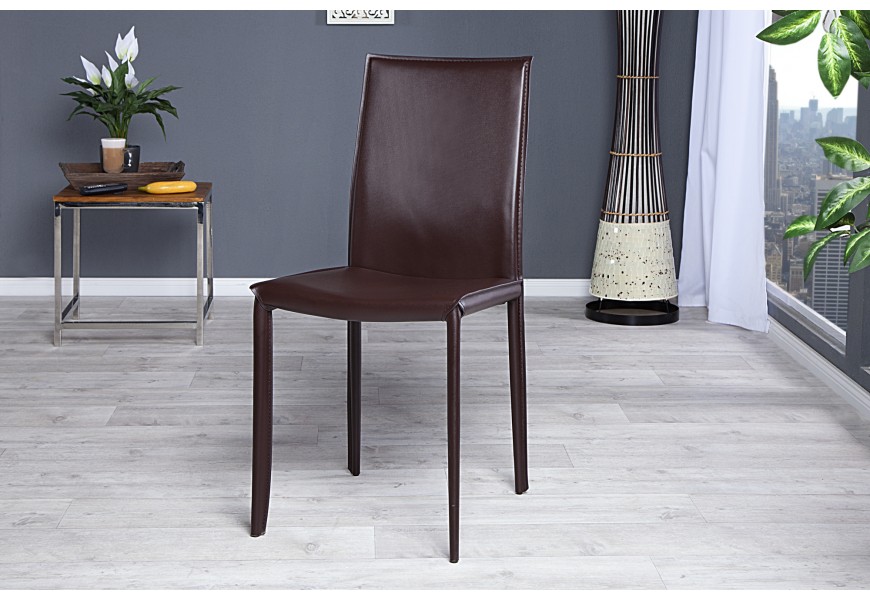 Moderná jedálenská stolička z hnedej kože