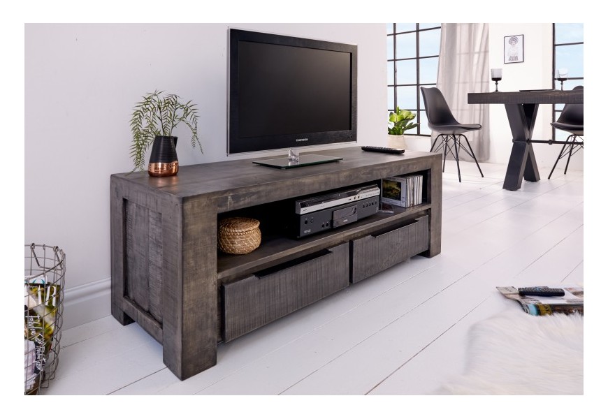 Jedinečný TV stolík Svea v industriálnom štýle z masívneho mangového dreva so sivým náterom a s dvomi zásuvkami