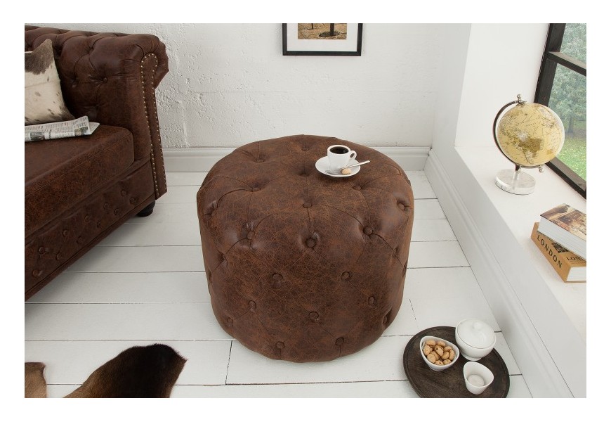 Dizajnový hnedý vintage kruhový taburet Valborg s gombíkmi z kože
