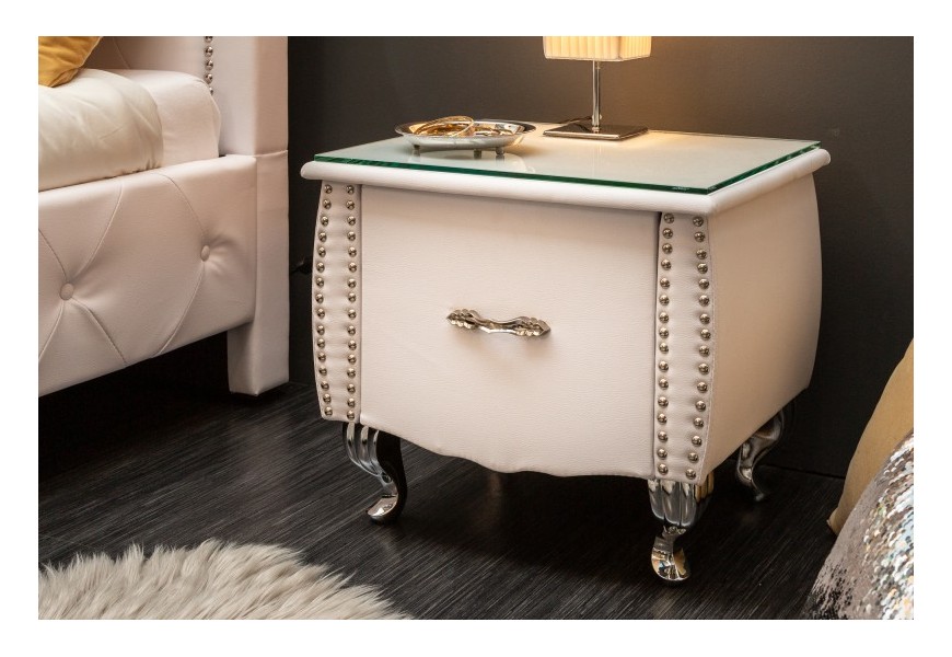 Moderný luxusný nočný stolík Caledonia z ekokože v bielej farbe 45cm