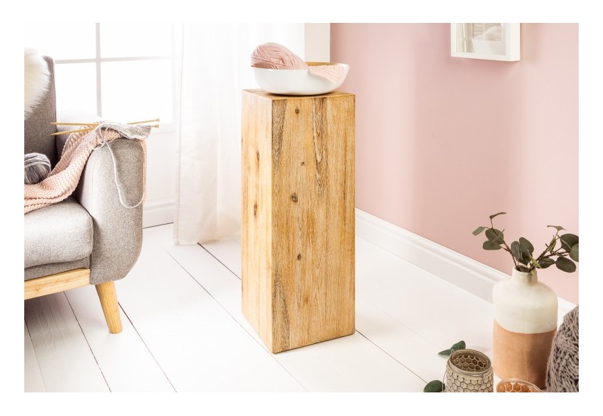 Štýlový moderný podstavec Eskil hranatého tvaru z masívneho agátového dreva svetlej farby