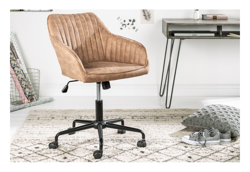 Dizajnové retro kreslo Anica so svetlohnedým poťahom s nastaviteľnou výškou a s koliečkami čiernej farby