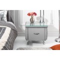 Moderný luxusný nočný stolík Caledonia v striebornej farbe 45cm