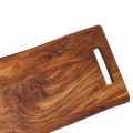 Dizajnov&aacute; doska na kr&aacute;janie Live Edge 76 cm z mas&iacute;vneho dreva Ak&aacute;cia