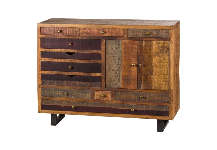 Jedinečný industriálny príborník Coleto z recyklovaného dreva, so zásuvkami a dvierkami so štýlovými zlatými rukoväťami