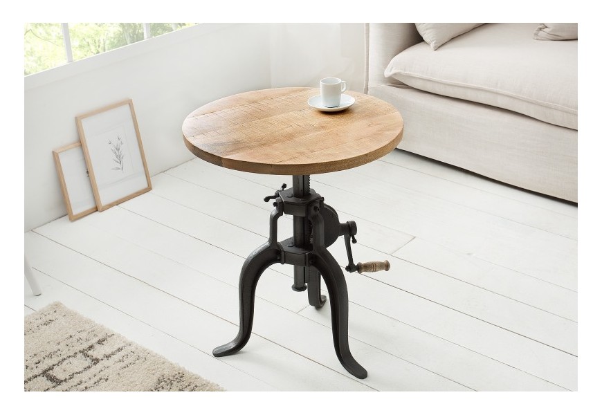 štýlový industriálny okrúhly príručný stolík Steele Craft zo svetlého masívneho mangového dreva a s kovovou konštrukciou s rukov