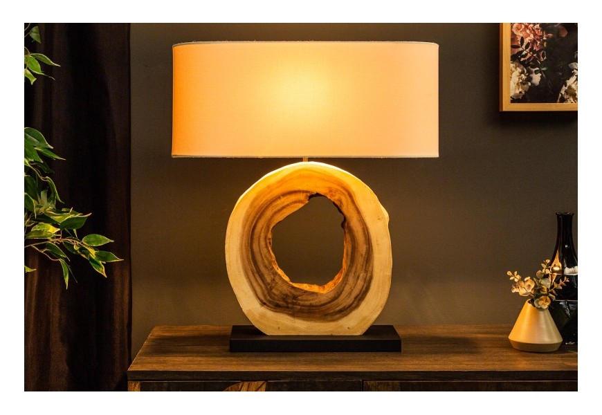Unikátna dizajnová stolná lampa Alaska s podstavcom z masívneho orechového dreva a s béžovým tienidlom