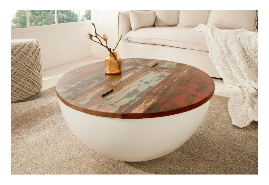 Štýlový dizajnový  konferenčný stolík Sevii kruhového tvaru z recyklovaného dreva a z tela z kovu bielej farby s úložným priesto