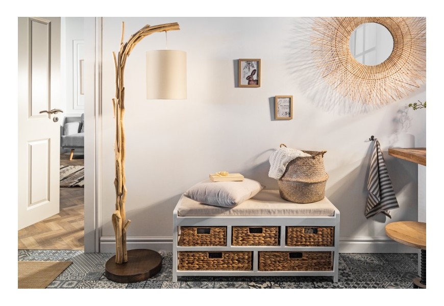 Vidiecka dizajnov&aacute; stojaca lampa Jada z mas&iacute;vu 161cm