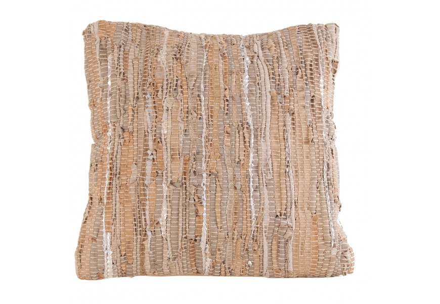 Etno dekoratívny štvorcový vankúš s tkaným poťahom z textilných pásikov v prírodných hnedých béžových a pieskových tónoch
