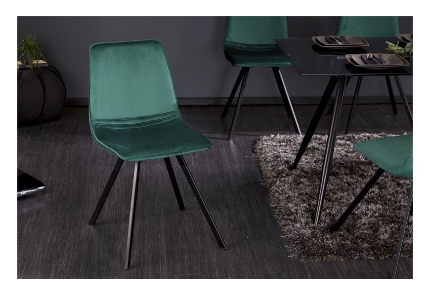 Moderná štýlová stolička Hartlepool Emerald v zelenej farbe so zamatovým poťahom a s čiernymi nohami