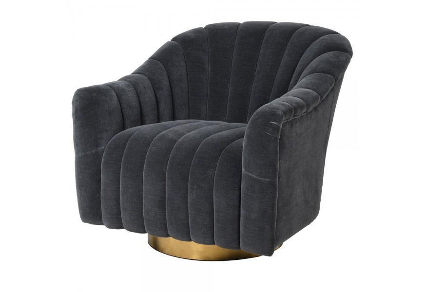 Luxusné sivé čalúnené kreslo Mellow s prešívaním na čalúnení a so zlatou podstavou.