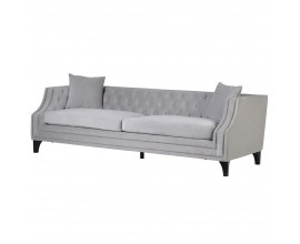 Dizajnová zámocká chesterfield sedačka Anabela s poťahom sivej farby s dizajnovými cvokmi a s nožičkami z masívu