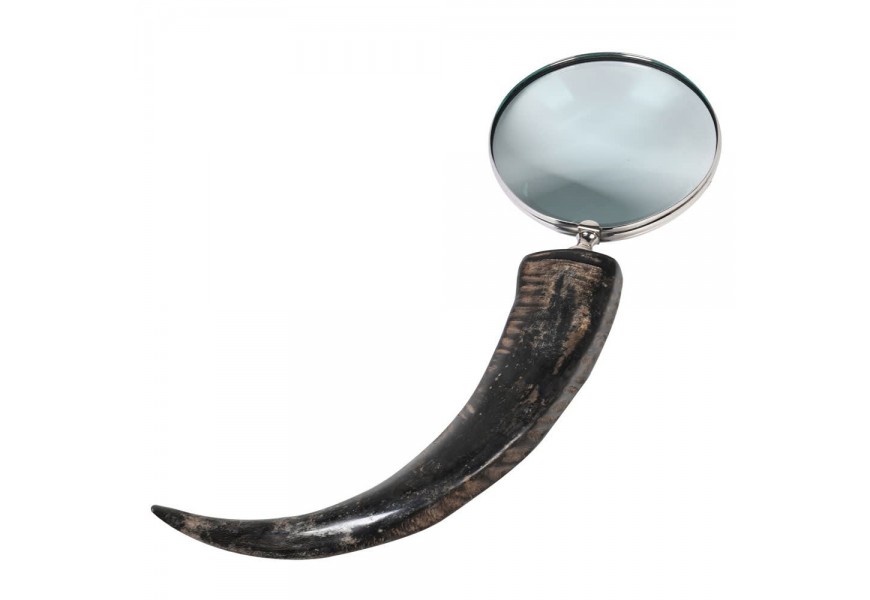 Dekoratívna lupa Cuerno z mosadze so strieborným povrchom a s rukoväťou v tvare zvieracieho rohu