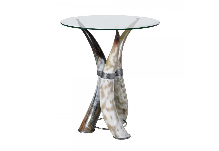 Extravagantný príručný stolík Hornglas s odkladacou doskou v tvare kruhu a podstavou z troch zvieracích rohov