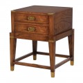 Štýlový vidiecky nočný stolík Dark Rich s dvomi zásuvkami v hnedom prevedení z masívneho dreva a MDF