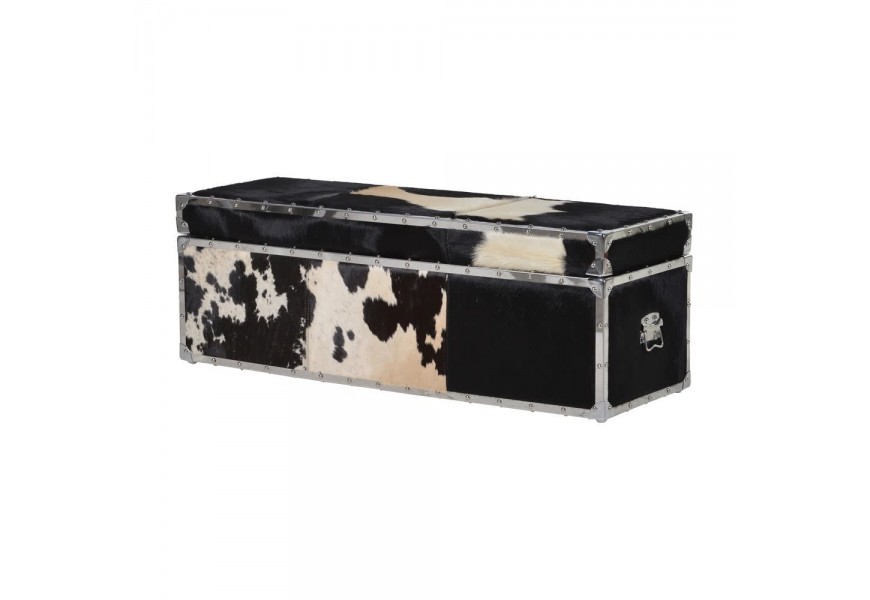 Extravagantná krabička zo zvieracej kože s dlhým vlasom v čierno-bielej farbe doplnená oceľovými prvkami