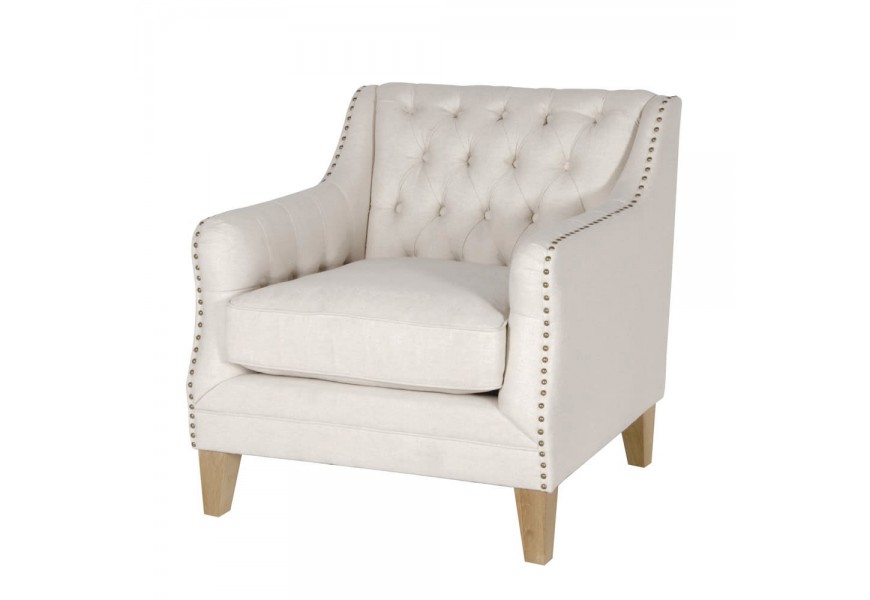 Exkluzívne kreslo Gresham s chesterfield prešívaním v svetlobéžovej farbe s hnedými masívnymi nožičkami