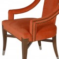 Luxusná zamatová jedálenská stolička Derva v oranžovej farbe a s nohami z dreva 92cm