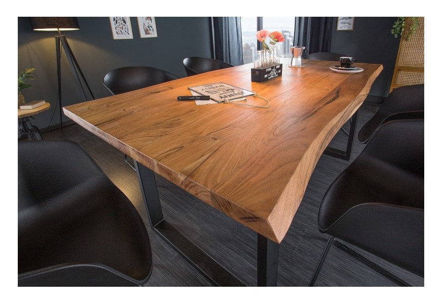 Štýlový industriálny  jedálenský stôl Mammut z masívneho agátového dreva s naturálnym vzhľadom s čiernymi kovovými nohami
