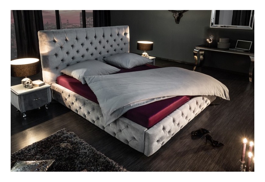 Chesterfield čalúnená sivá zamatová posteľ Kreon I s vysokým čelom 210cm