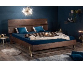 Dizajnová posteľ Mammut z agátového dreva tmavo hnedej farby doplnená zlatými prvkami 205cm
