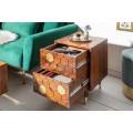 Masívny príručný stolík Roslin z akáciového dreva hnedej farbe so zlatými prvkami a dvomi zásuvkami 55cm