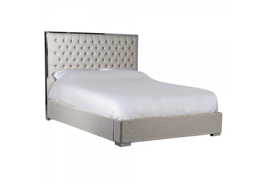 Luxusná Art-deco béžová ľanová posteľ s Chesterfield prešívaním a strieborným rámom