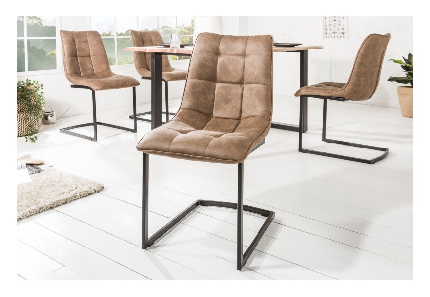 Dizajnová industriálna stolička Suava III s hnedým poťahom a s čiernou kovovou konštrukciou