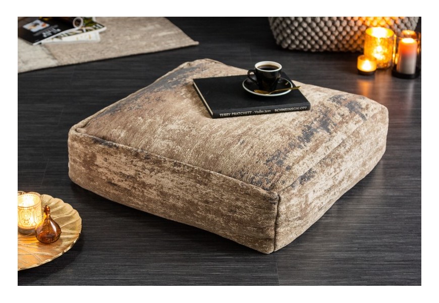 Moderný štvorcový nízky taburet Prakka s hnedým poťahom s industriálnou patinou