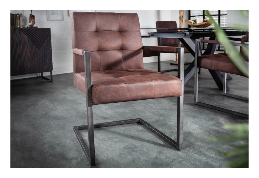 Moderná industriálna stolička Vesoul hnedej farby s čiernou kovovou konštrukciou