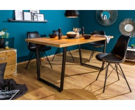 Štýlový moderný jedálenský stôl Garret s dreveným povrchom a čiernymi nohami