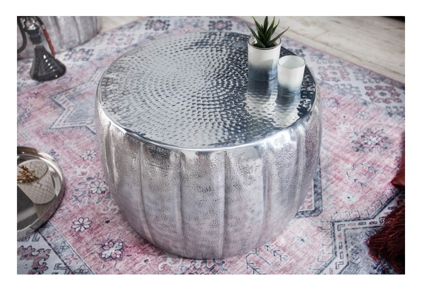 Dizajnový kruhový strieborný konferenčný stolík Adassil v orientálnom štýle