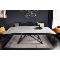 Moderný keramický šedo-biely rozkladací jedálenský stôl Epinal so sivými betónovým povrchom a čiernymi kovovými nohami 260cm