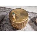 Moderný okrúhly konferenčný stolík Siliguri s kladivkovým povrchom v zlatom prevedení 53cm