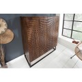 Mas&iacute;vna vysok&aacute; komoda Colmena s mangov&yacute;mi dvierkami a nohami z kovu 120cm