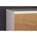 Modern&aacute; mas&iacute;vna dubov&aacute; komoda Lush Oak so z&aacute;suvkami a dvierkami s r&aacute;mom v bielom preveden&iacute; 120cm