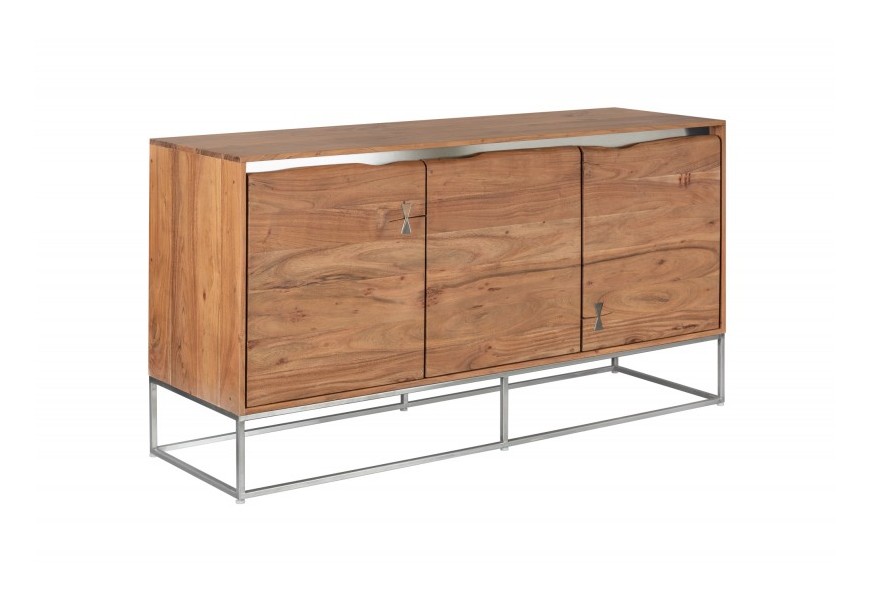 Moderná trojdverová komoda Mammut z akácie s lesklými striebornými nohami
