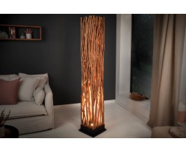 Dizajnová vidiecka stojaca lampa Euphoria s tienidlom z masívneho dreva hnedej farby obdĺžnikového tvaru