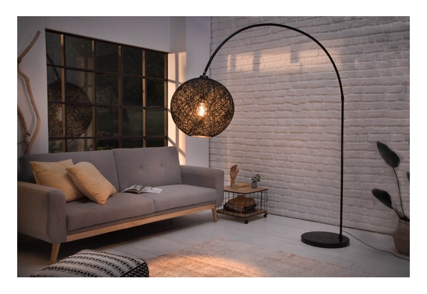 Modern&aacute; stojaca lampa Lewis s pleten&yacute;m tienidlom čiernej farby 205cm