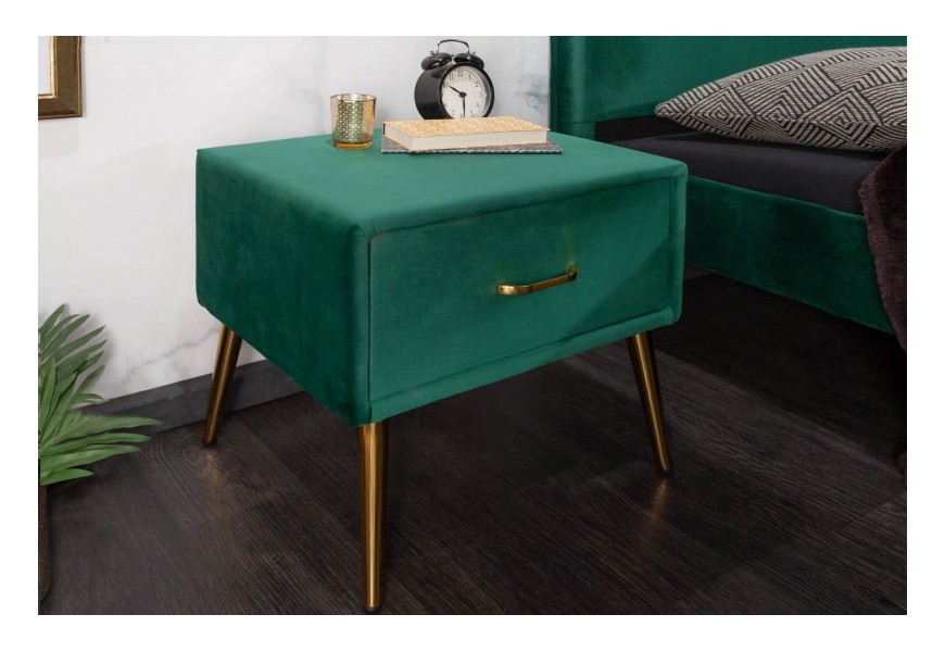 Art-deco nočn&yacute; stol&iacute;k Ribble zo smaragdovozelen&eacute;ho zamatu so zlat&yacute;mi prvkami 45cm
