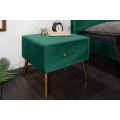 Art-deco nočný stolík Ribble zo smaragdovozeleného zamatu so zlatými prvkami 45cm