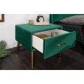 Art-deco nočný stolík Ribble zo smaragdovozeleného zamatu so zlatými prvkami 45cm