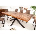 Štýlový industriálny jedálenský stôl Fair Haven z masívneho mangového dreva s prekríženými kovovými čiernymi nohami