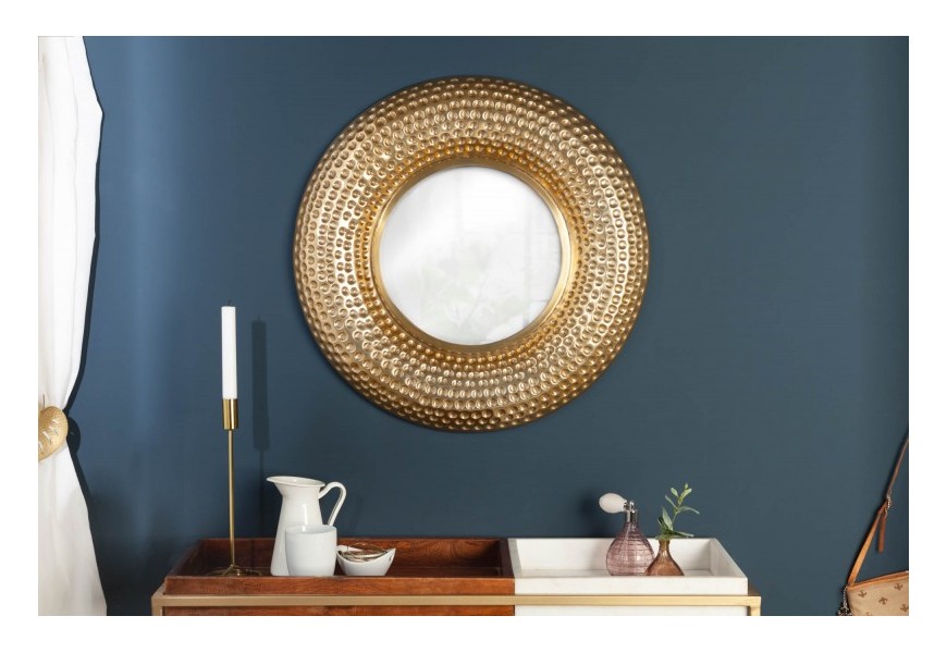 Luxusné zlaté závesné zrkadlo Solei s kovovým rámom v tvare kruhu s kladivkovým efektom
