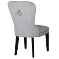 Luxusná zamatová sivá jedálenská stolička Ring s drevenými nohami a klopadlom 100cm