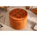 Luxusná okrúhla taburetka Modern Barock so zamatovým poťahom oranžovej farby v štýle chesterfield