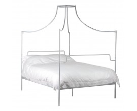 Dizajnová provensálska manželská posteľ Regina s nebesami a bielym kovovým rámom