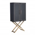 Barová skrinka v čiernej farbe so zlatými nozžičkami v art-deco štýle
