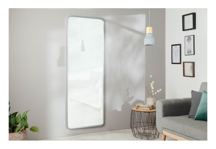 Modern&eacute; dizajnov&eacute; obdĺžnikov&eacute; n&aacute;stenn&eacute; zrkadlo Cambell v striebornom r&aacute;me 170cm